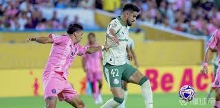 杨晨对话施拉普纳：中国球员不该只为钱踢球，留洋从乙级开始